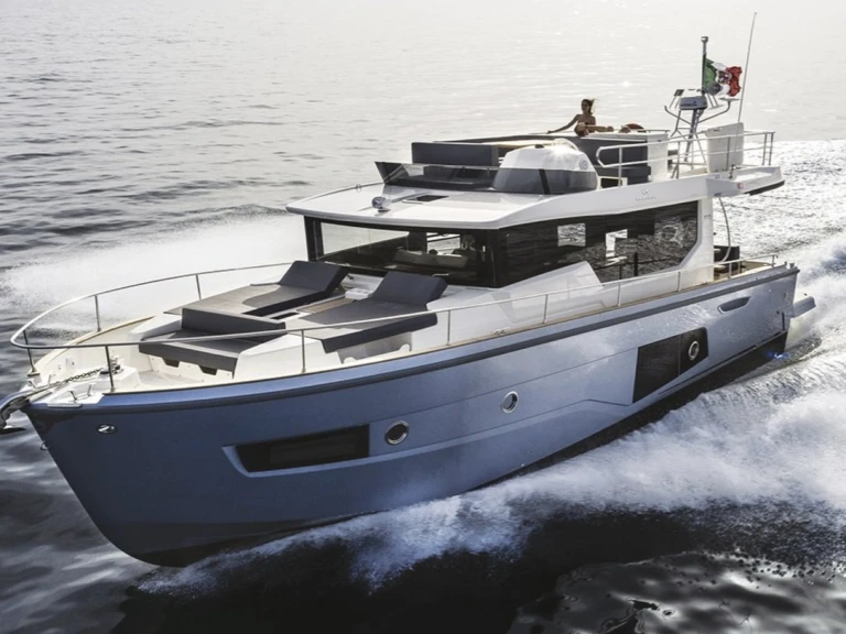 Ein Cranchi Cranchi T43 Eco Trawler mieten in Sardinien