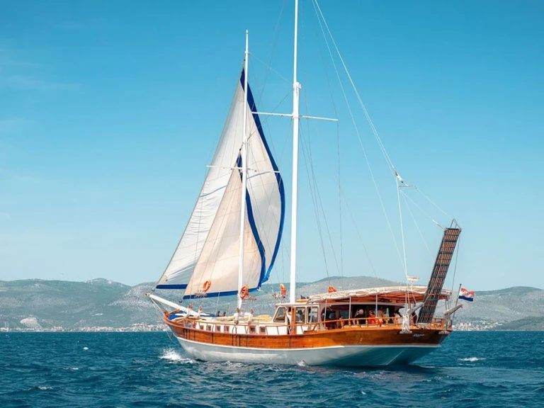 Segelboot mieten in Marina (City) zum besten Preis