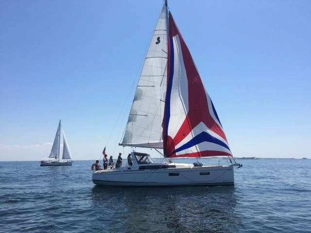 Ein Bénéteau Oceanis 38.1 mieten in Saint-Gildas-de-Rhuys
