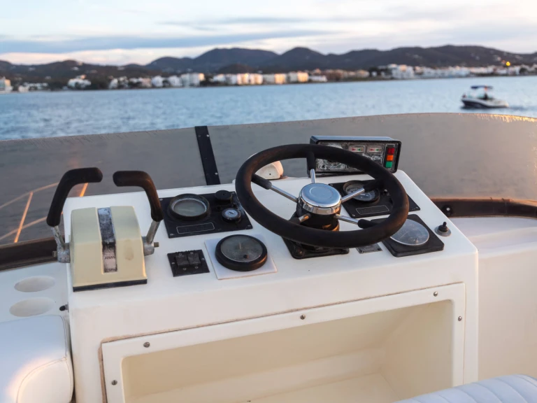 Motorboot mit oder ohne Skipper Fairline mieten in Sant Antoni de Portmany