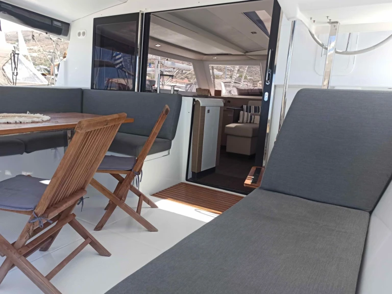 Ein Fountaine Pajot Isla 40 (5 cab.) mieten in Paros (Insel)
