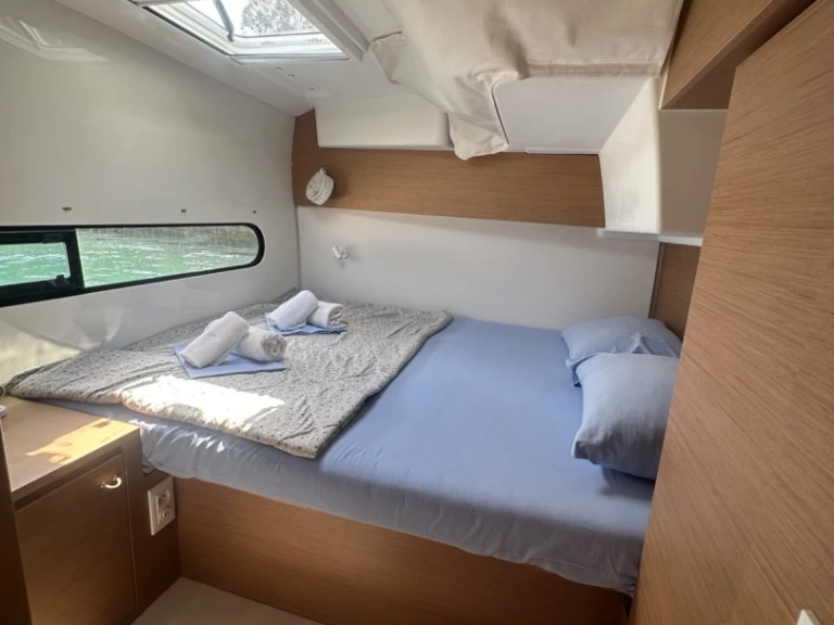 Katamaran mieten in Tivat zum besten Preis