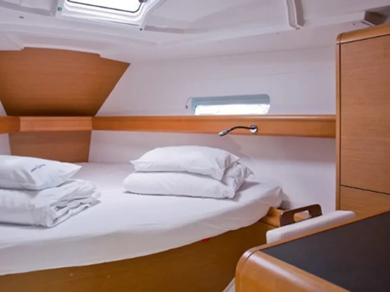 Ein Jeanneau Sun Odyssey 409 (3 cab.) mieten in Lefkáda