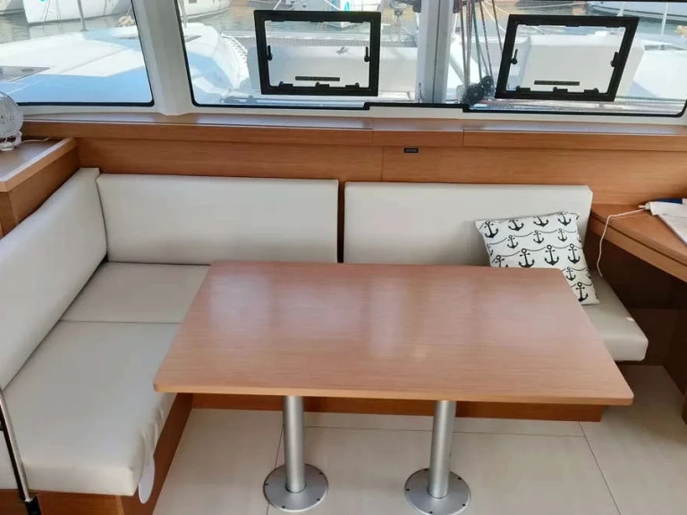 Katamaran mieten in Pula - Excess Excess 11 (6 cab.)