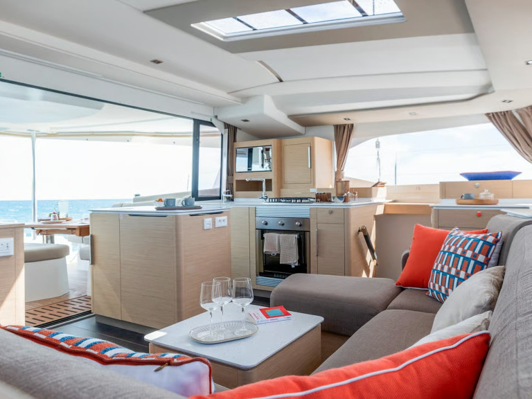 YachtCharter in Néa Péramos - Fountaine Pajot FP 44 Quatuor (6cab.) auf SamBoat
