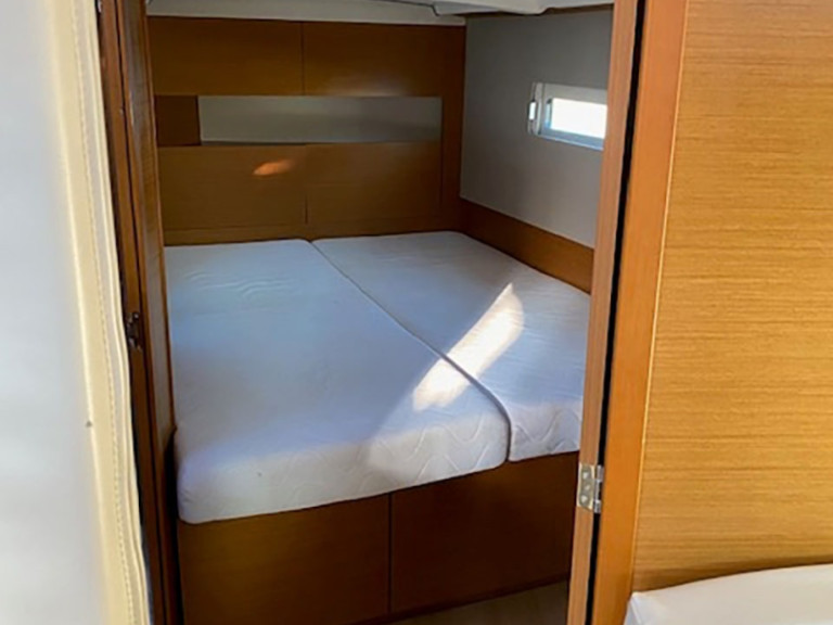 YachtCharter in Bormes-les-Mimosas - Jeanneau Sun Odyssey 410 auf SamBoat