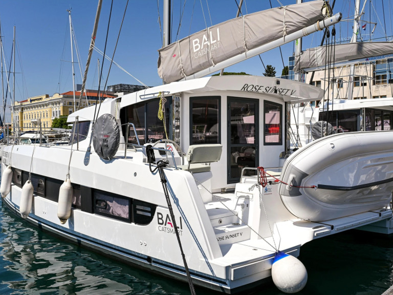Katamaran mieten in Tivat zum besten Preis