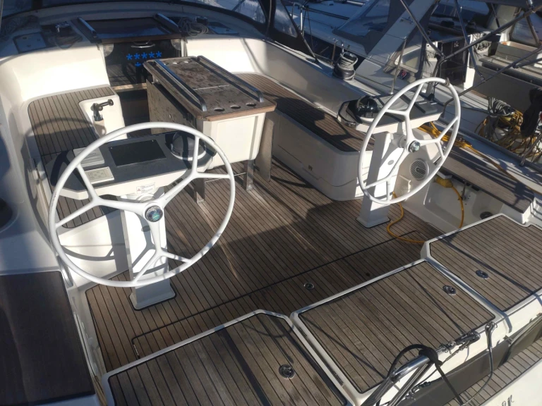 YachtCharter in Álimos - Bavaria Bavaria Cruiser 56 (6 cab.) auf SamBoat