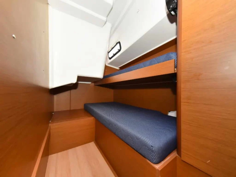 YachtCharter in Bormes-les-Mimosas - Jeanneau Sun Loft 47 (7 cab.) auf SamBoat