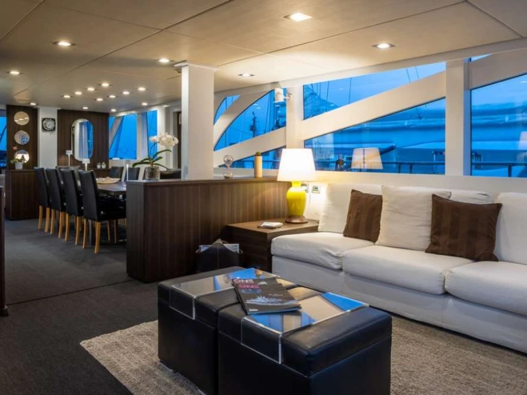 Vermietung Yacht Custom mit Führerschein