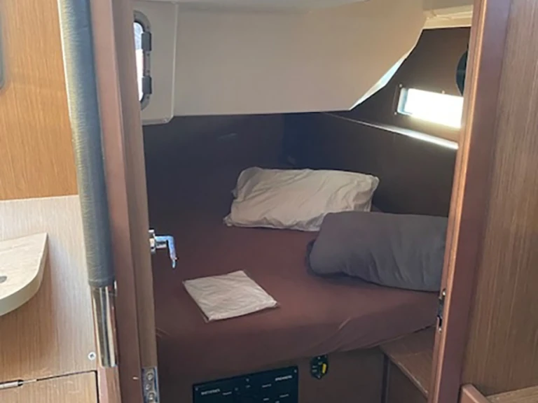 YachtCharter in Bormes-les-Mimosas - Bénéteau Oceanis 40.1 auf SamBoat