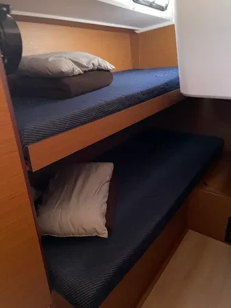 YachtCharter in Néa Péramos - Jeanneau Sun Loft 47 (7 cab.) auf SamBoat