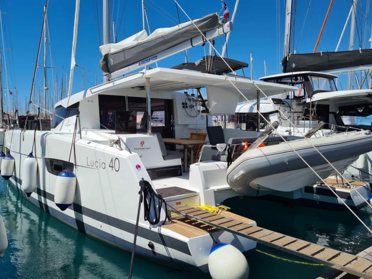 YachtCharter in Lefkáda - Fountaine Pajot Lucia 40 (4 cab.) auf SamBoat
