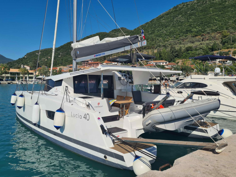 Boot mieten Lefkáda günstig Lucia 40 (4 cab.)
