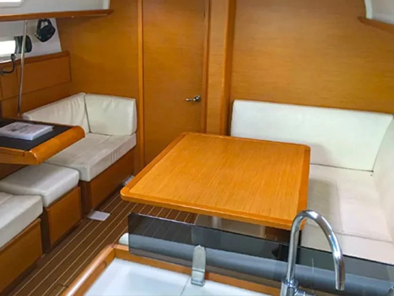 Ein Jeanneau Sun Odyssey 409 (3 cab.) mieten in Lefkáda