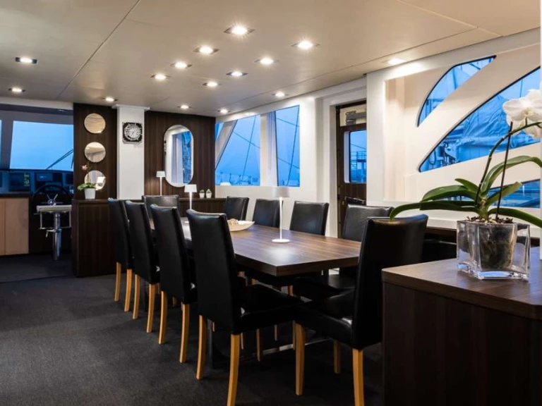 Vermietung Yacht Custom mit Führerschein