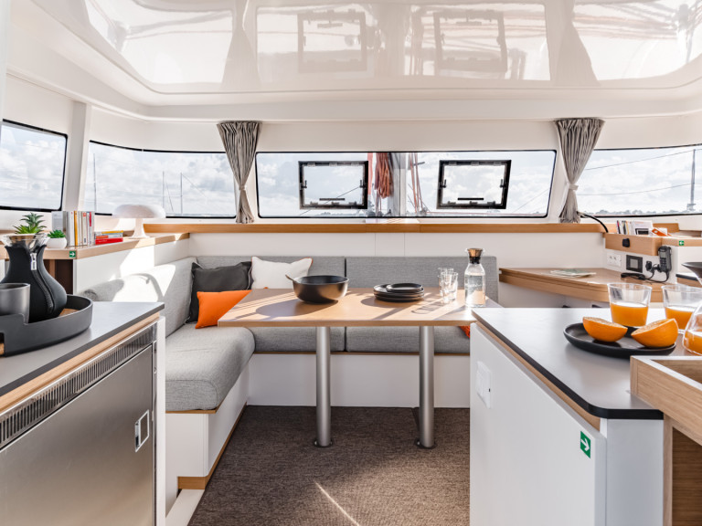 Boot mieten Lefkáda günstig Excess 11 (6 cab.)