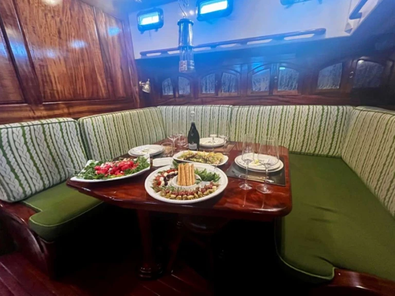 Ein Covey Island Boatworks TREE OF LIFE mieten in Newport