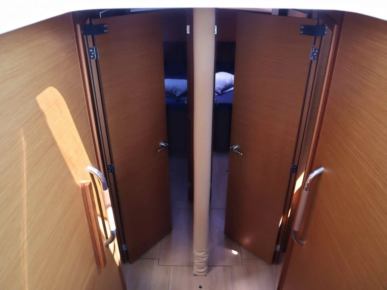 Bootsverleih Jeanneau Sun Loft 47 (7 cab.) Néa Péramos Samboat