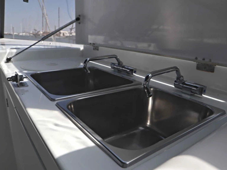 Jeanneau Sun Loft 47 (7 cab.) mieten Néa Péramos