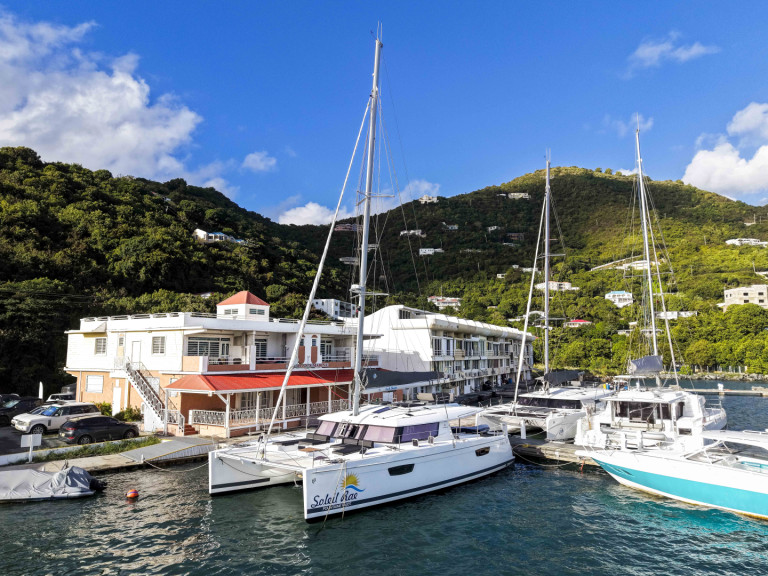 Ein Fountaine Pajot Fountaine Pajot Saba 50 (Owner's Version) mieten in Road Town