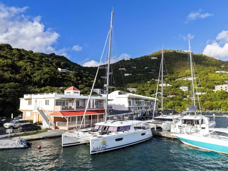 Ein Fountaine Pajot Fountaine Pajot Saba 50 (Owner's Version) mieten in Road Town