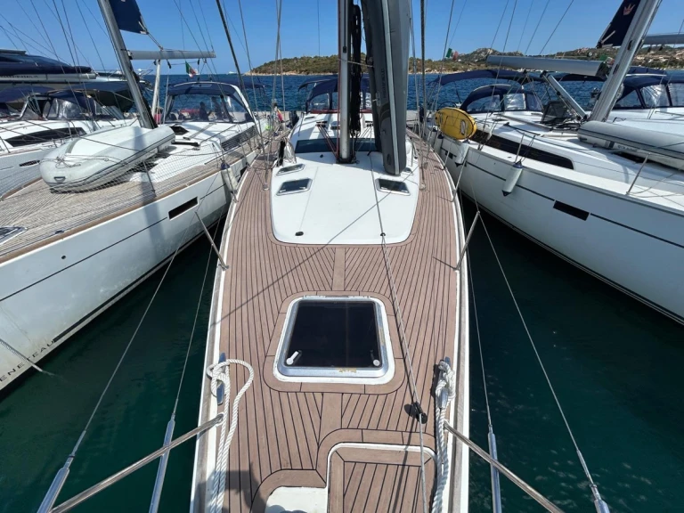 Ein Jeanneau Sun Odyssey 54 DS mieten in Cugnana Verde