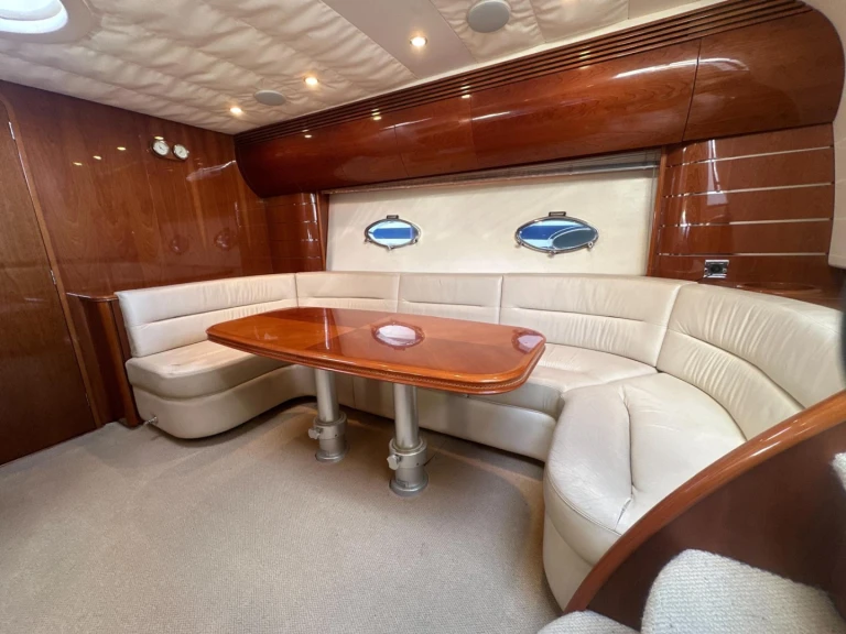 Ein Princess Princess V50 mieten in Golfe-Juan