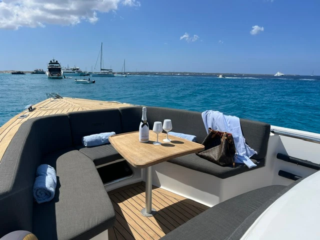 YachtCharter in Ibiza Town - Fjord Fjord 38 Express auf SamBoat