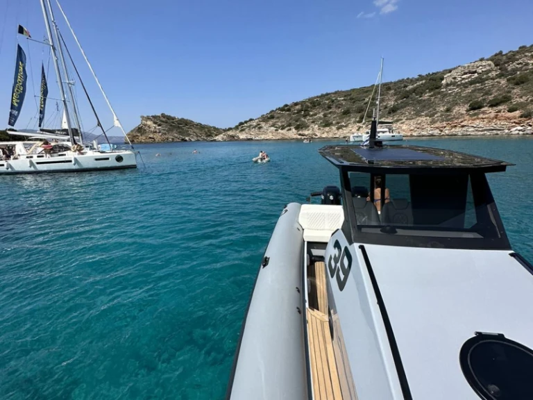 YachtCharter in Adámas - ZEN MARINE ZEN 39 auf SamBoat