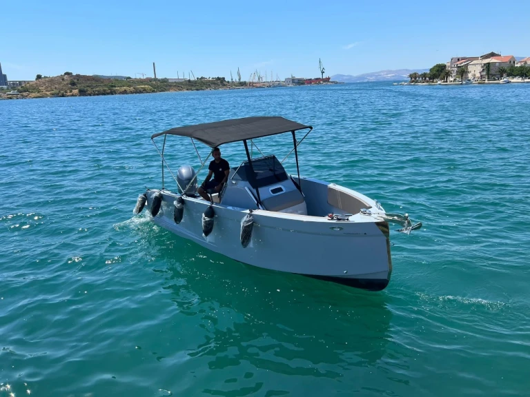 Schlauchboot mit oder ohne Skipper Moonday mieten in Adámas