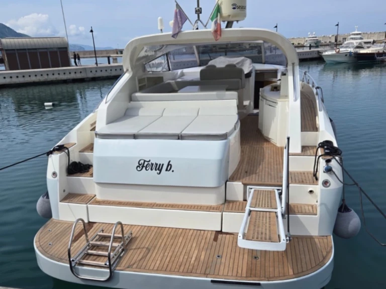 Yacht mieten in Capri zum besten Preis