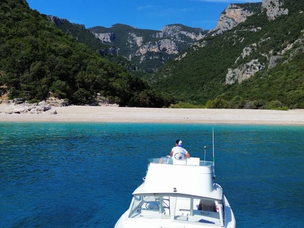 Bertram Bertram 25 mieten Orosei