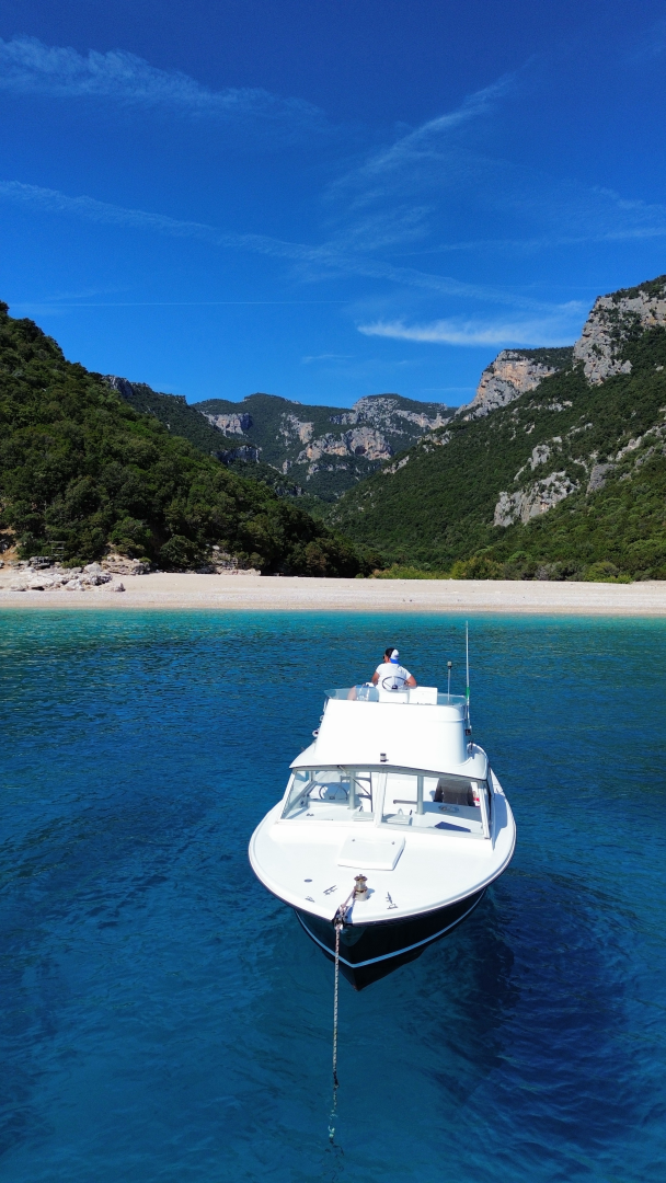 Bertram Bertram 25 mieten Orosei