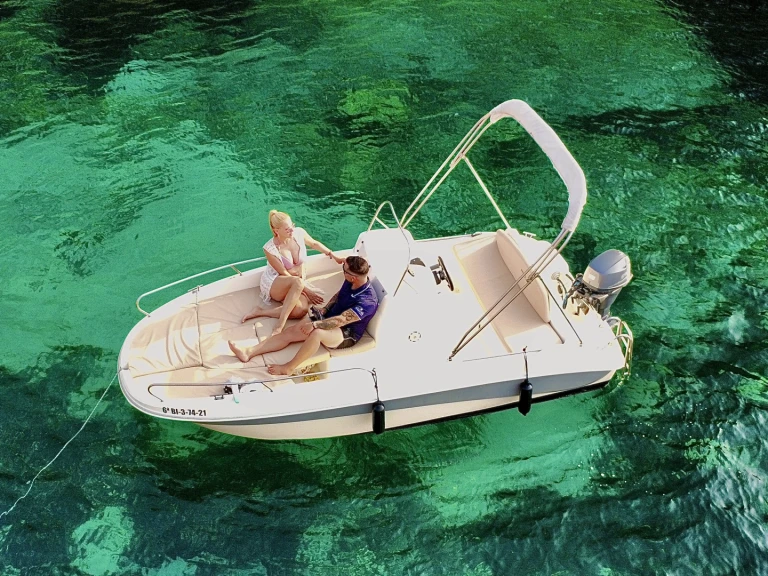 YachtCharter in Sant Antoni de Portmany - Nuva Nuva M6 Open auf SamBoat
