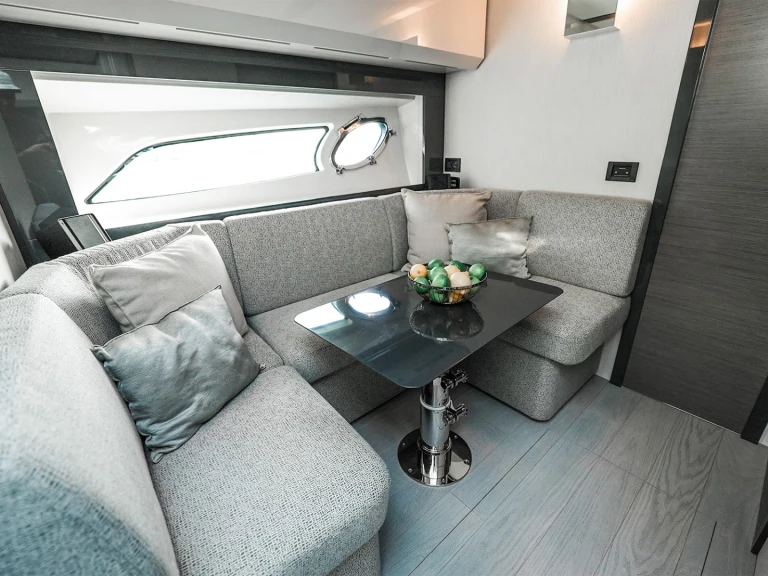 Bootsverleih Pershing Pershing 5x Dubai Marina Samboat