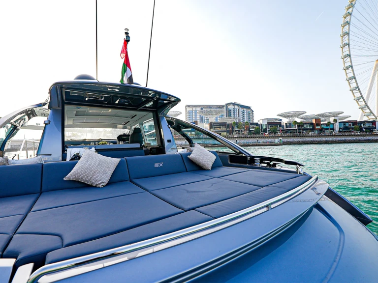 Boot mieten Dubai Marina günstig Pershing 5x