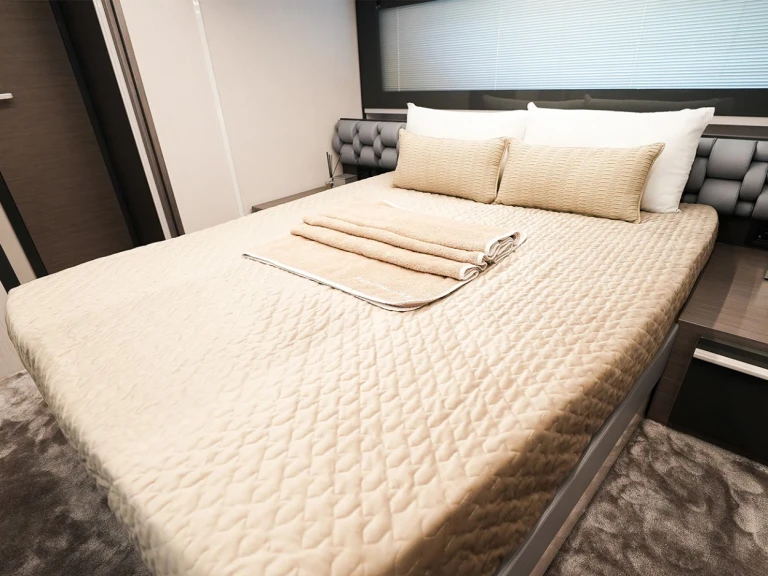 Vermietung Motorboot Pershing mit Führerschein