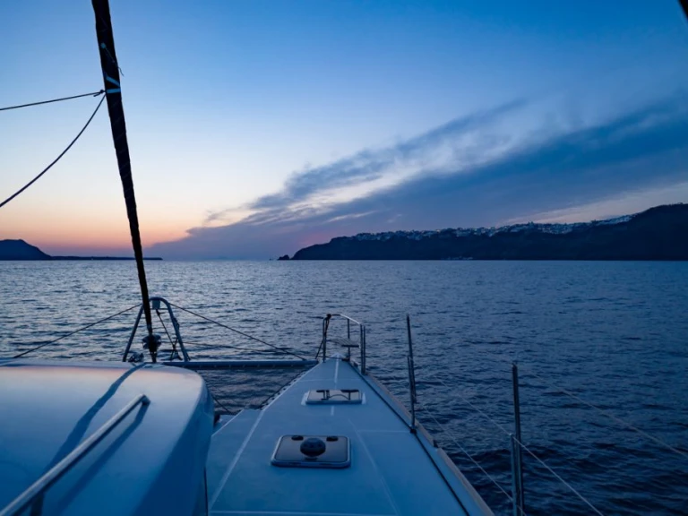 Katamaran mieten in Vlychada zum besten Preis