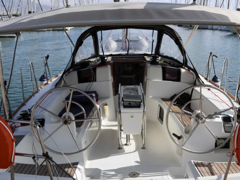 Ein Jeanneau Sun Odyssey 379 (3 cab.) mieten in Álimos