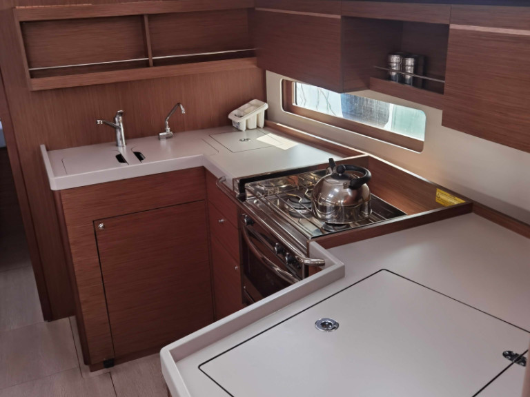 YachtCharter in Álimos - Bénéteau Oceanis 40.1 auf SamBoat