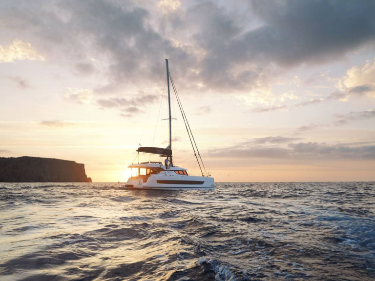 YachtCharter in Bormes-les-Mimosas - Bali Bali Catspace (4 cab.) auf SamBoat