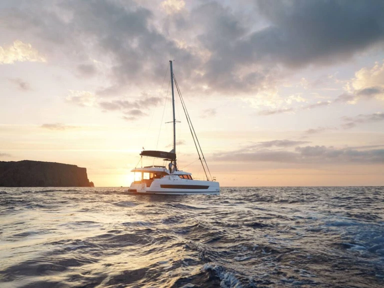 YachtCharter in Bormes-les-Mimosas - Bali Bali Catspace (4 cab.) auf SamBoat