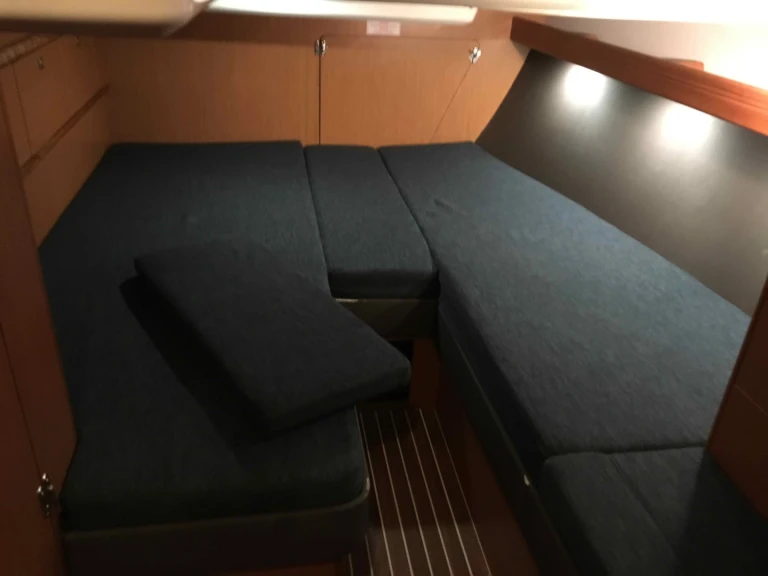 YachtCharter in Álimos - Bavaria Bavaria Cruiser 56 (6 cab.) auf SamBoat