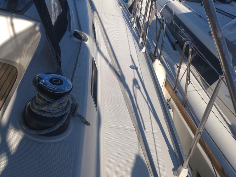 Ein Bavaria Bavaria Cruiser 56 (6 cab.) mieten in Álimos