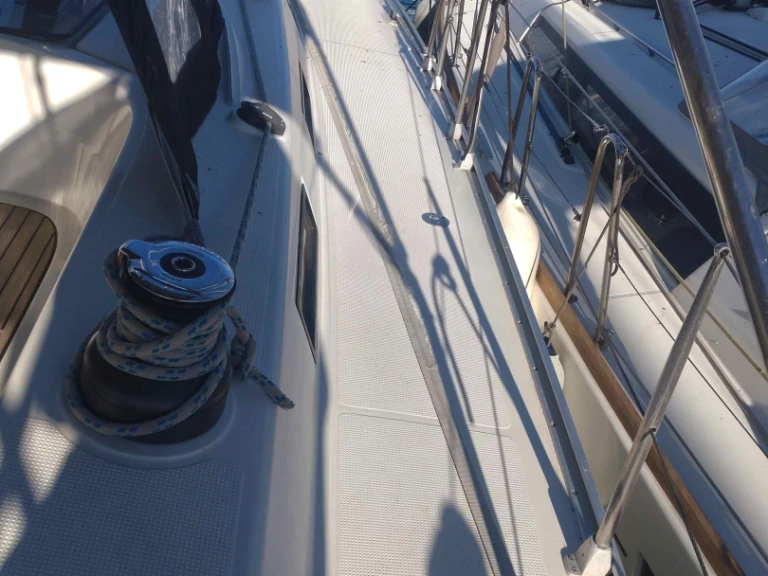 Ein Bavaria Bavaria Cruiser 56 (6 cab.) mieten in Álimos