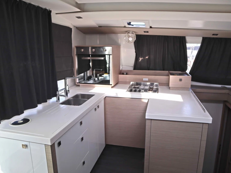 Katamaran mieten in Néa Péramos - Fountaine Pajot Astréa 42 Maestro (5 cab.)