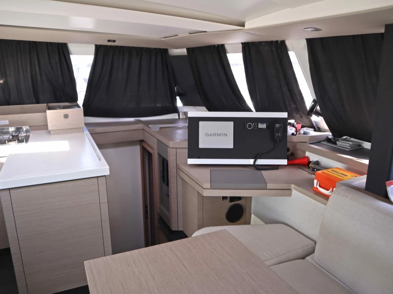 YachtCharter in Néa Péramos - Fountaine Pajot Astréa 42 Maestro (5 cab.) auf SamBoat