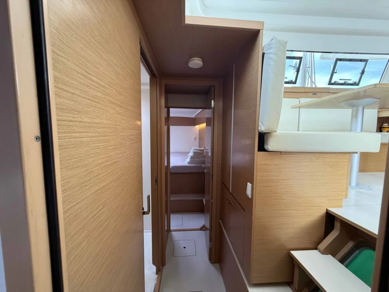 Katamaran mieten in Gouviá - Excess Excess 11 (6 cab.)