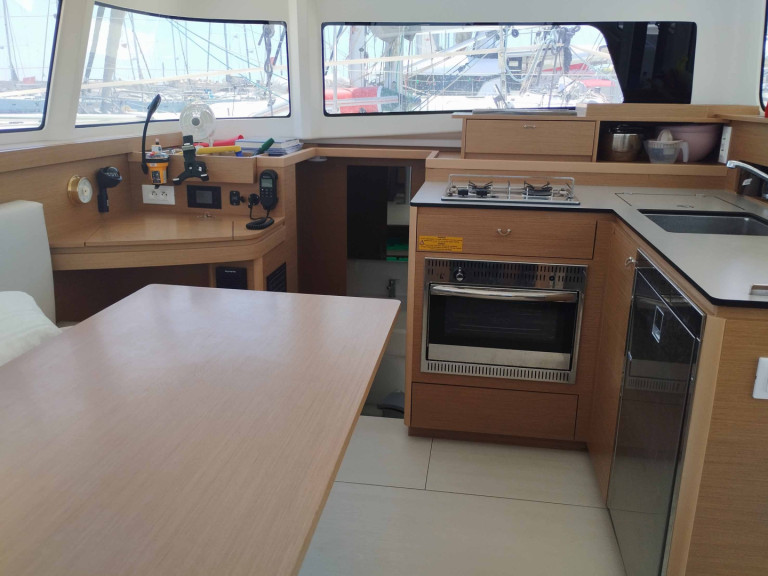 Katamaran mit oder ohne Skipper Excess mieten in Néa Péramos